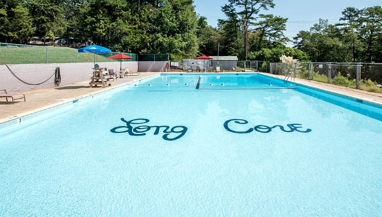Cabins (Charlotte, North Carolina, United States)