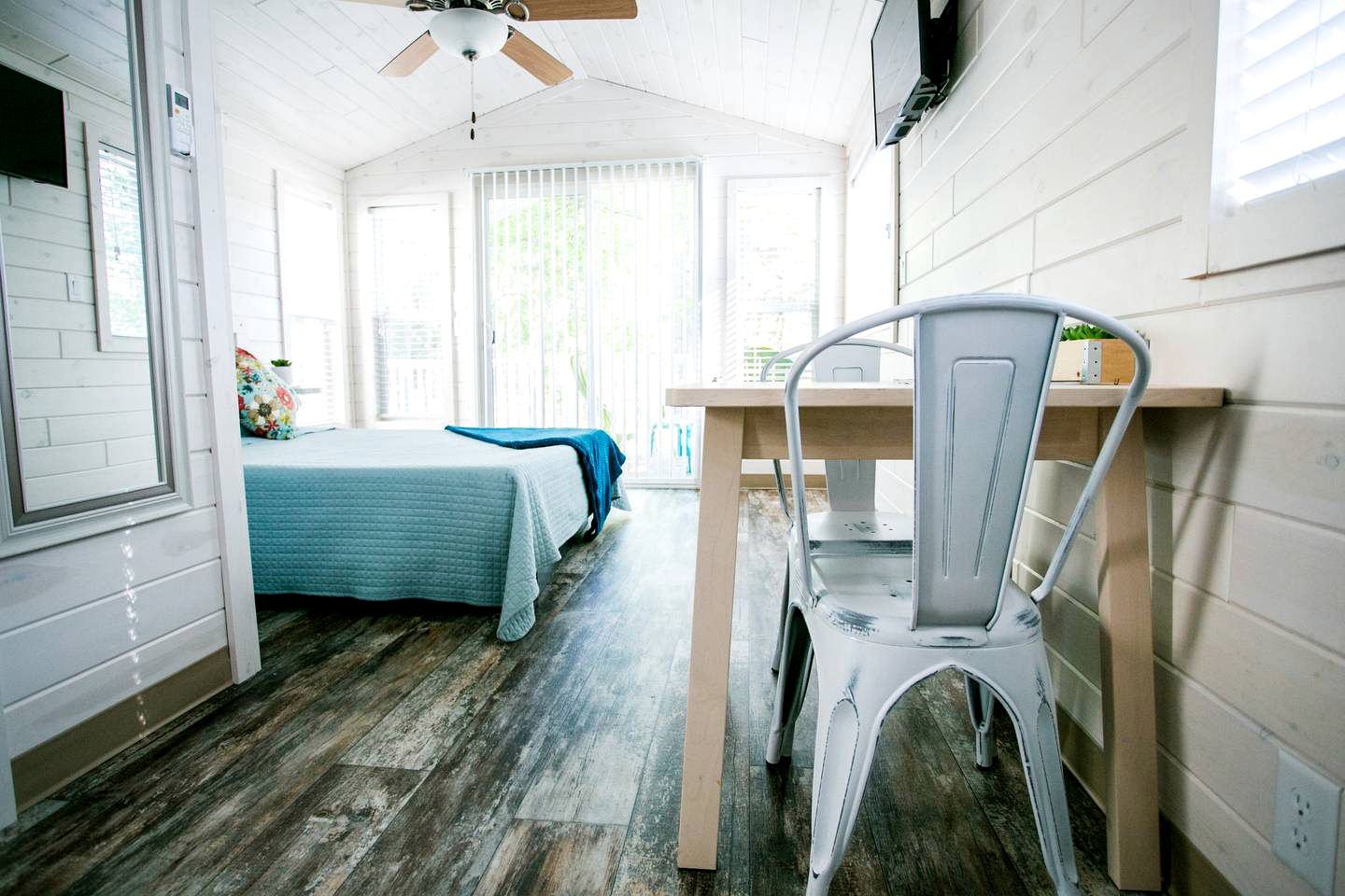 Waterfront Tiny House Getaway, Charlotte, North Carolina