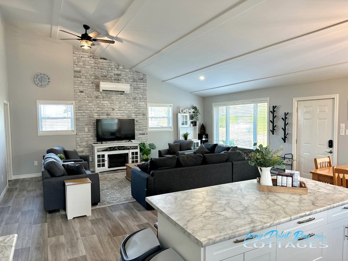 Cottages (Canada, Long Point, Ontario)