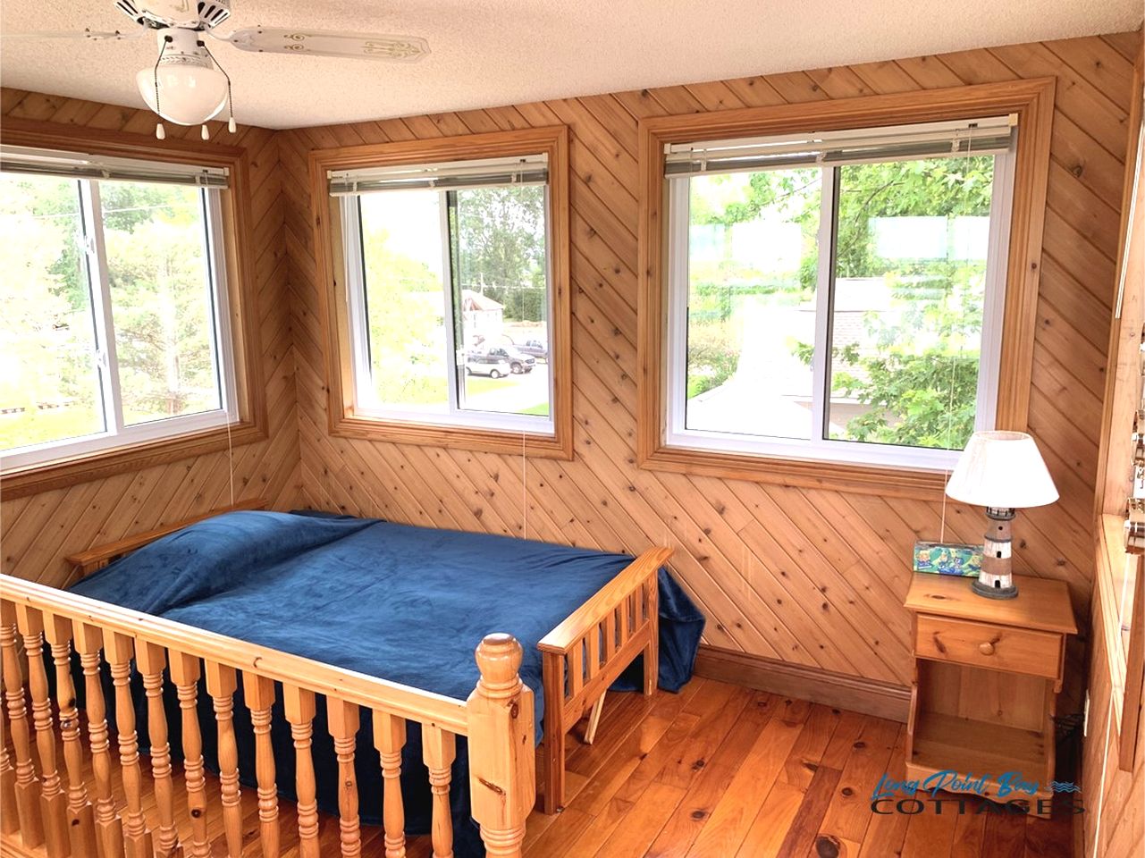 Waterfront Cabin Ideal for Groups and Amazing Living Spaces in Ontario