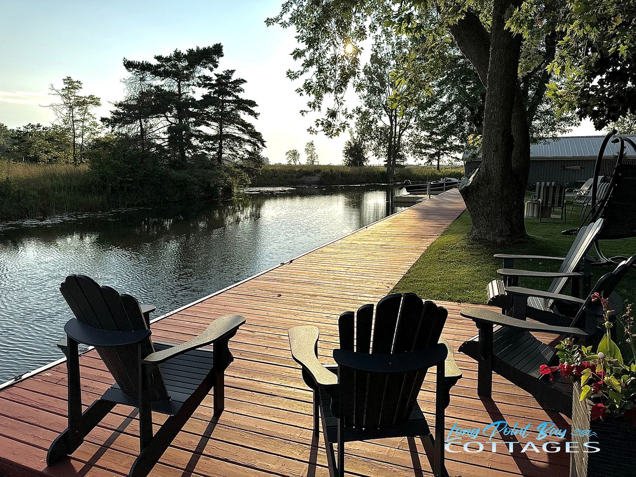 Waterfront Cabin Ideal for Groups and Amazing Living Spaces in Ontario