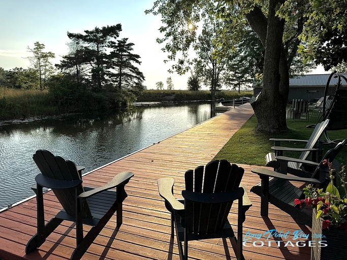 Cottages (Canada, Long Point, Ontario)