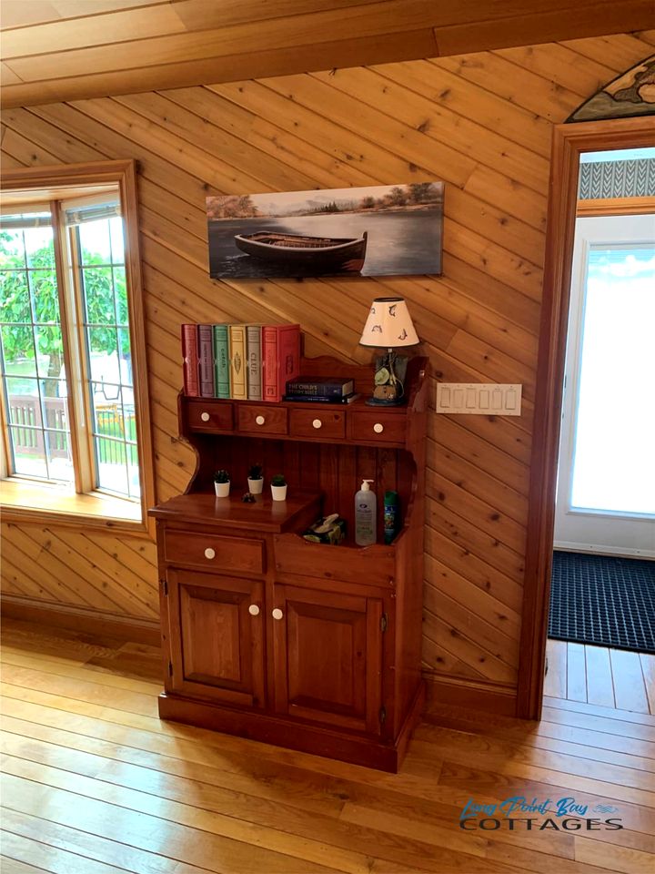 Waterfront Cabin Ideal for Groups and Amazing Living Spaces in Ontario