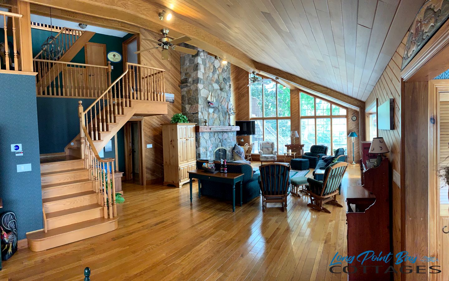 Waterfront Cabin Ideal for Groups and Amazing Living Spaces in Ontario
