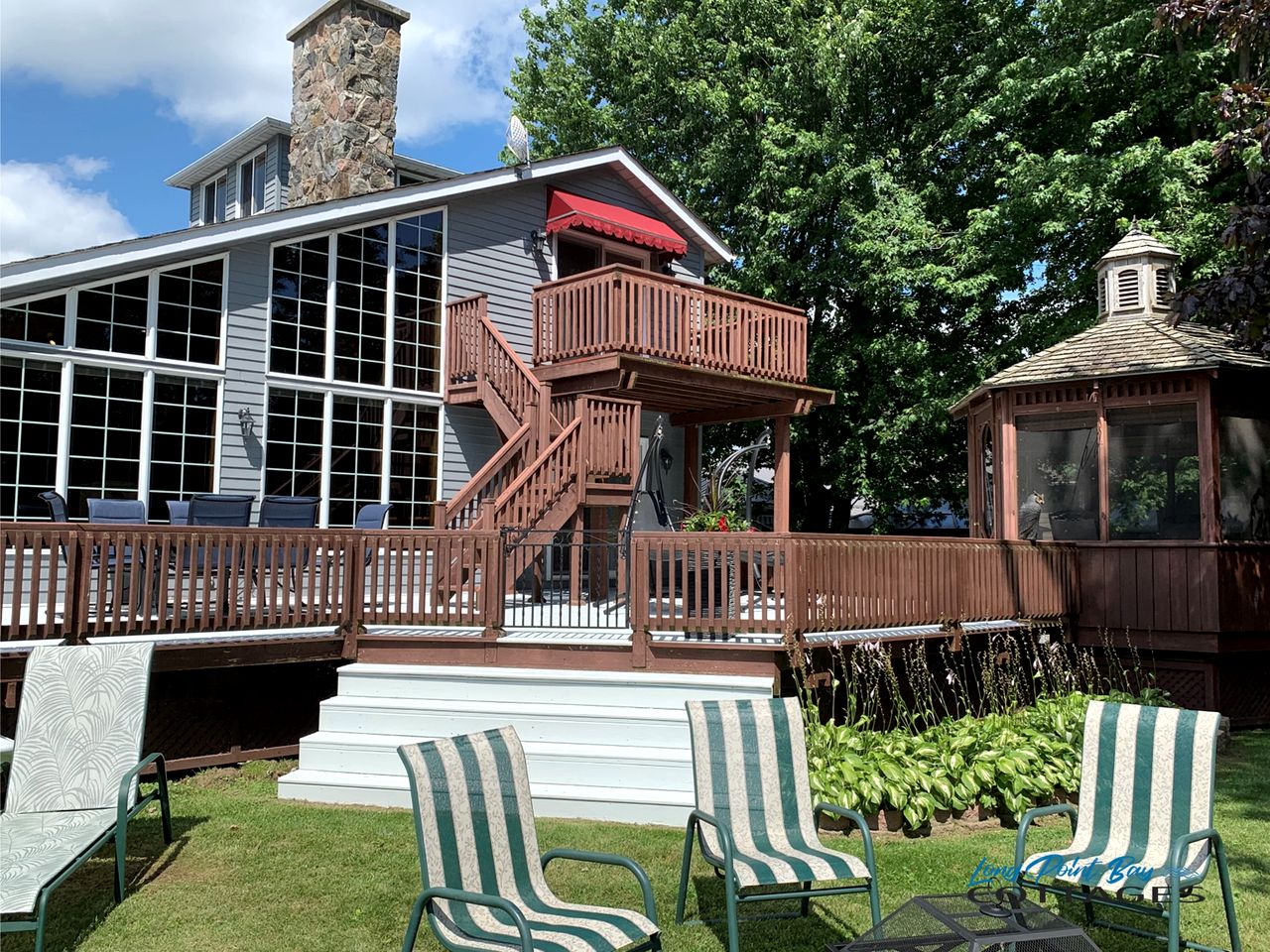 Waterfront Cabin Ideal for Groups and Amazing Living Spaces in Ontario