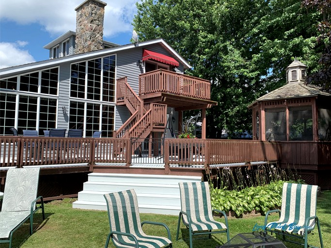 Cottages (Canada, Long Point, Ontario)