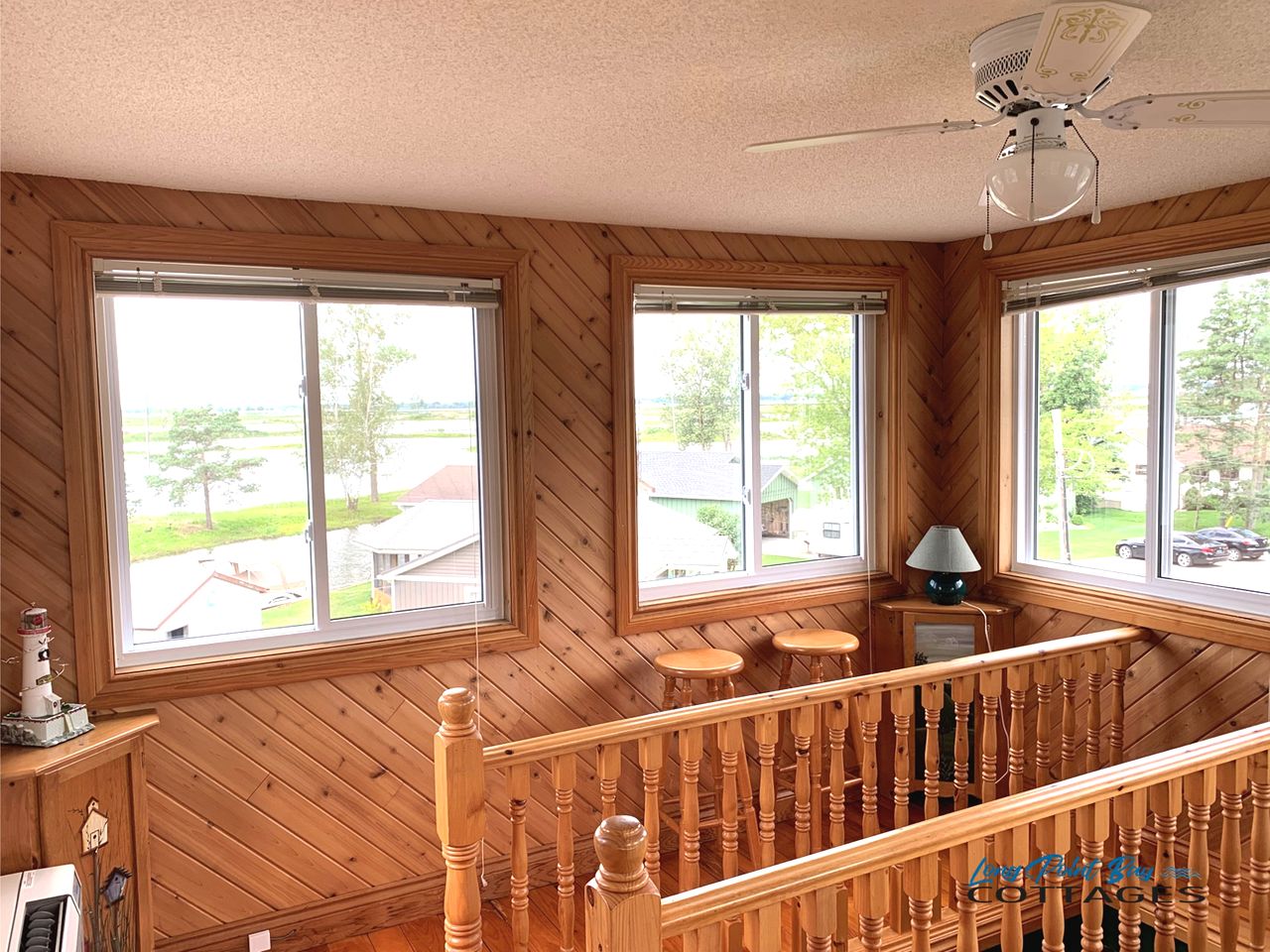 Waterfront Cabin Ideal for Groups and Amazing Living Spaces in Ontario