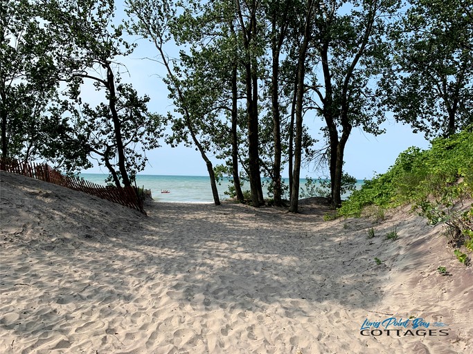 Cottages (Canada, Long Point, Ontario)