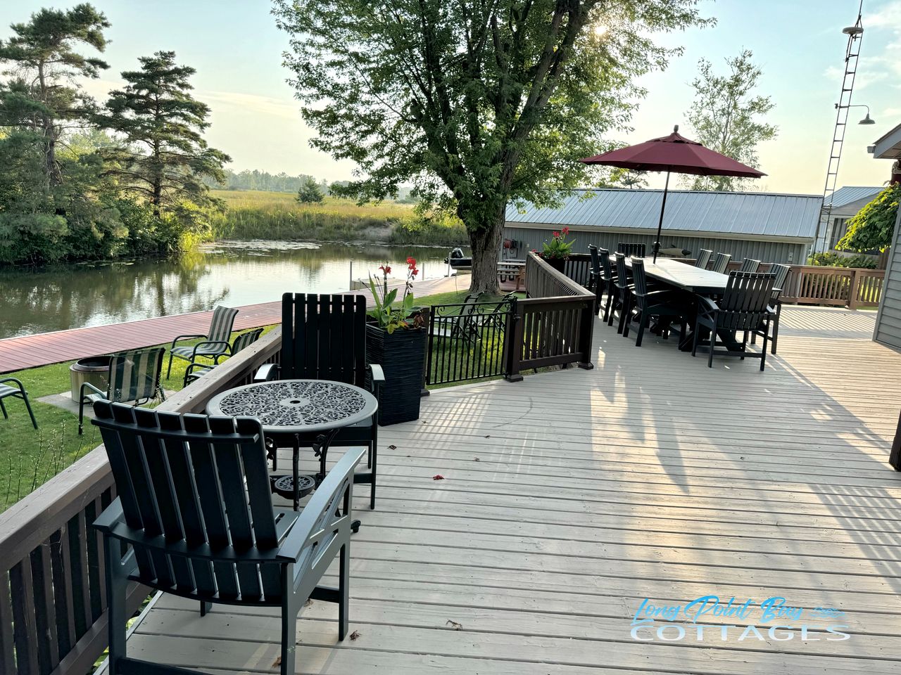 Waterfront Cabin Ideal for Groups and Amazing Living Spaces in Ontario
