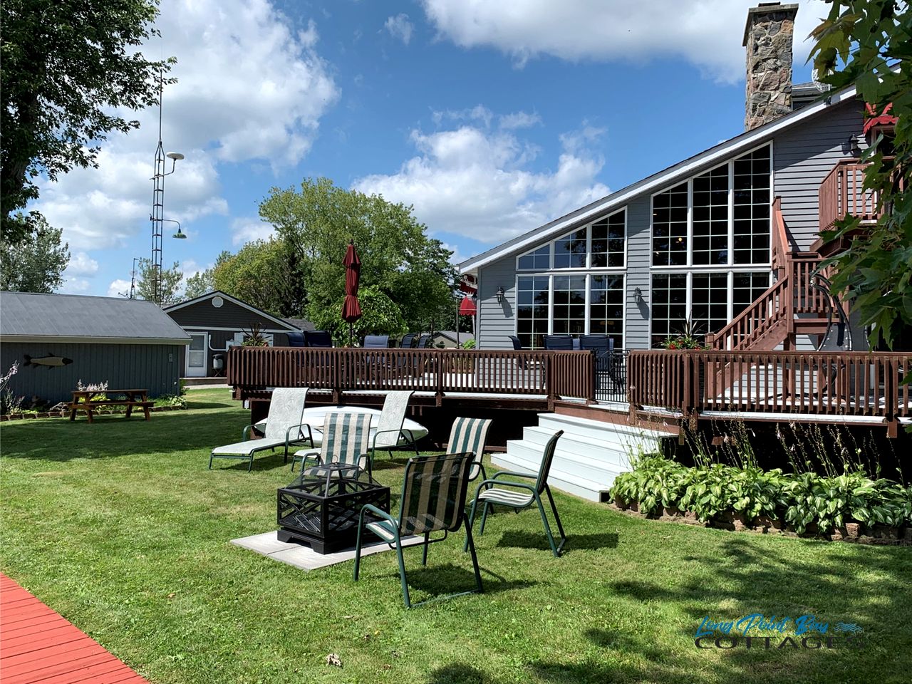 Waterfront Cabin Ideal for Groups and Amazing Living Spaces in Ontario