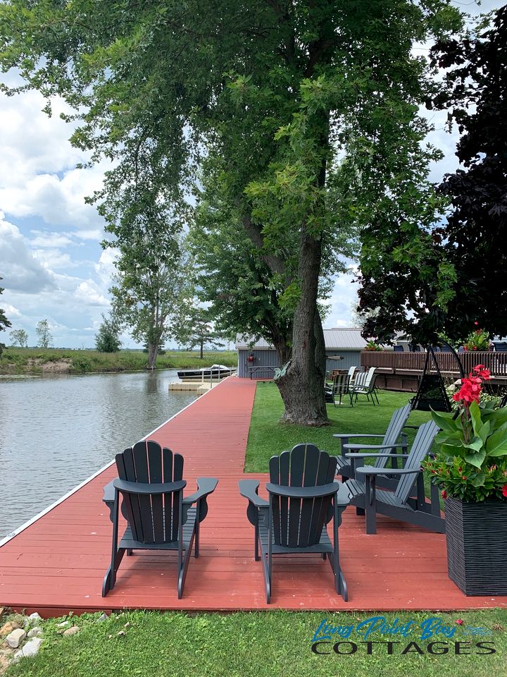 Waterfront Cabin Ideal for Groups and Amazing Living Spaces in Ontario
