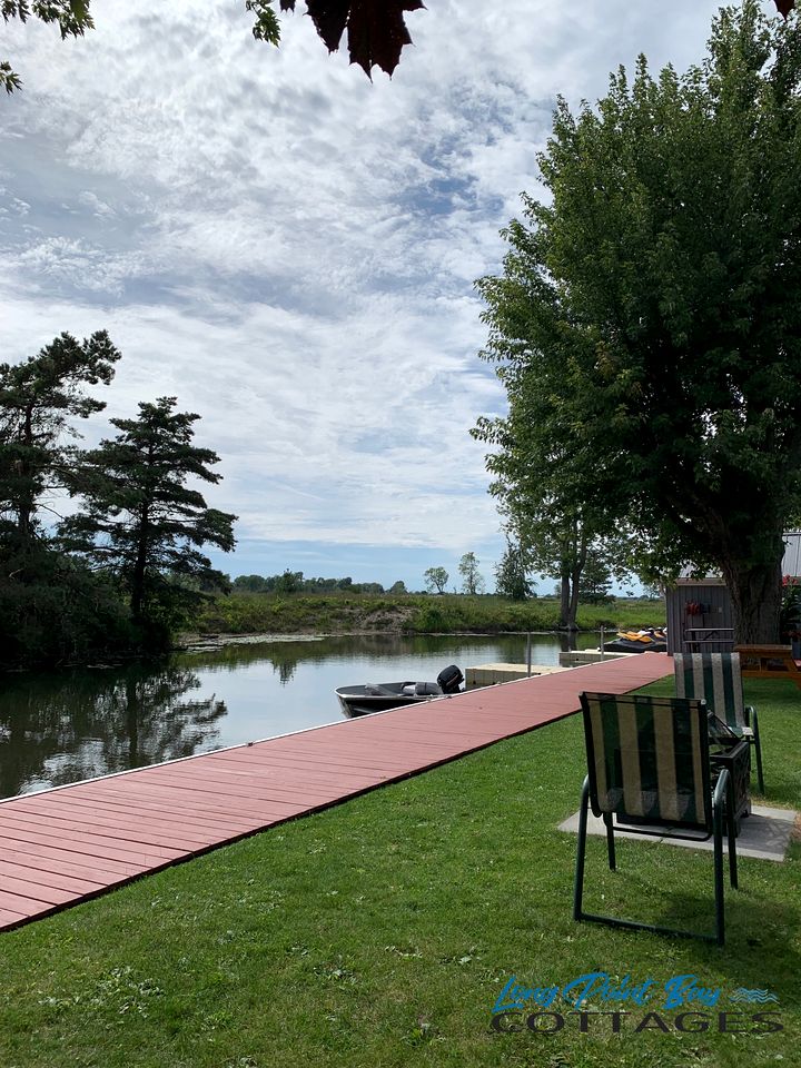 Waterfront Cabin Ideal for Groups and Amazing Living Spaces in Ontario