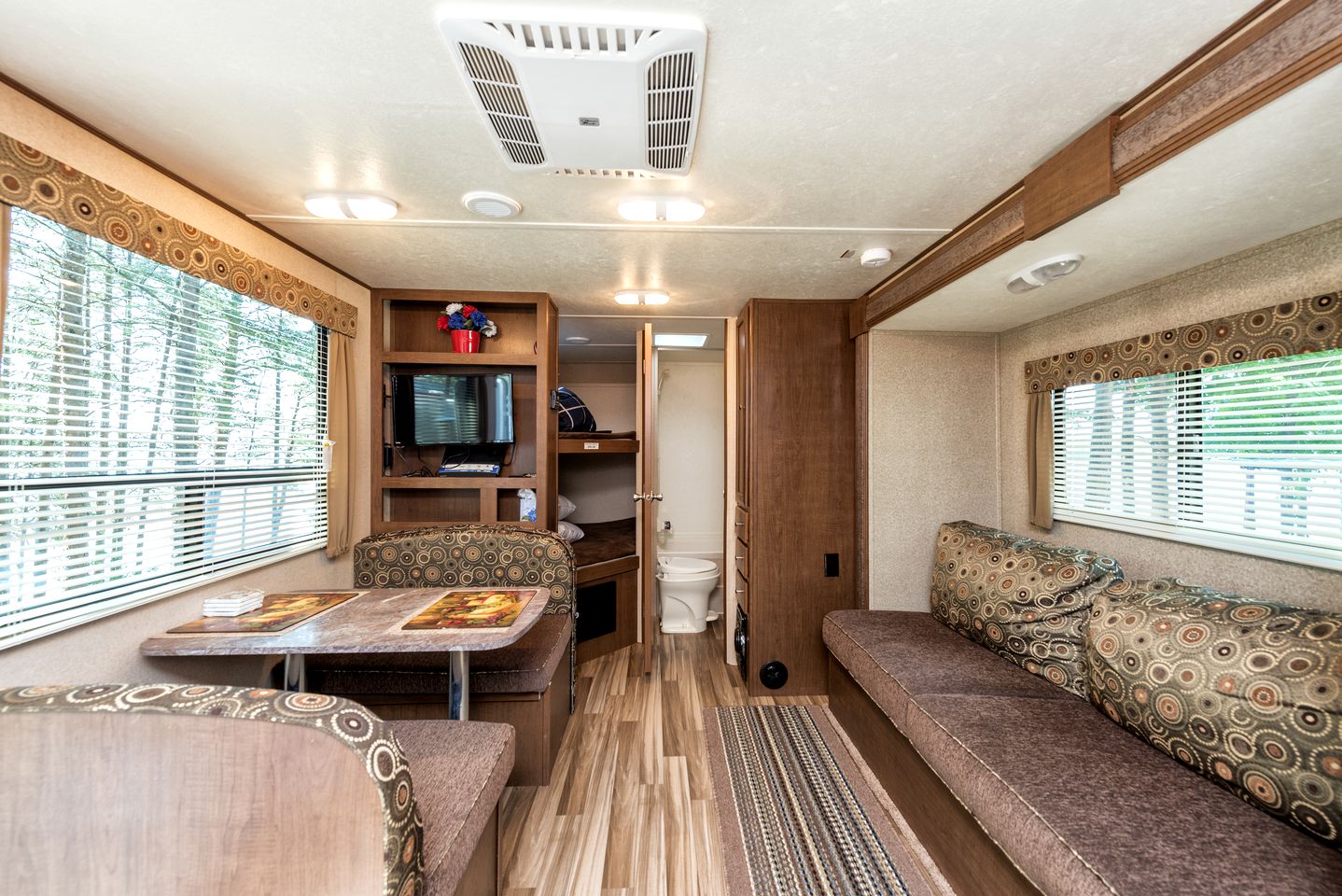 Charming Caravan for Hire with Barbecue near Charlotte, North Carolina