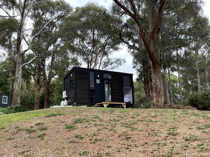 Comfy Tiny House Surrounded by Nature in Victoria