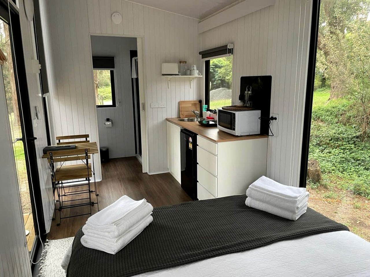 Comfy Tiny House Surrounded by Nature in Victoria