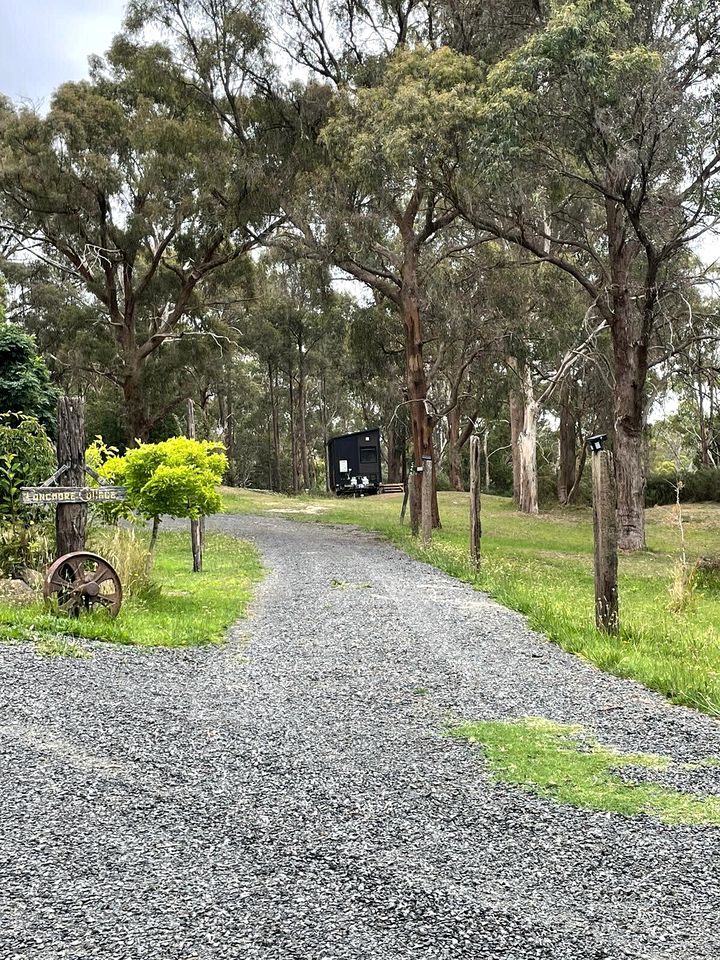 Comfy Tiny House Surrounded by Nature in Victoria