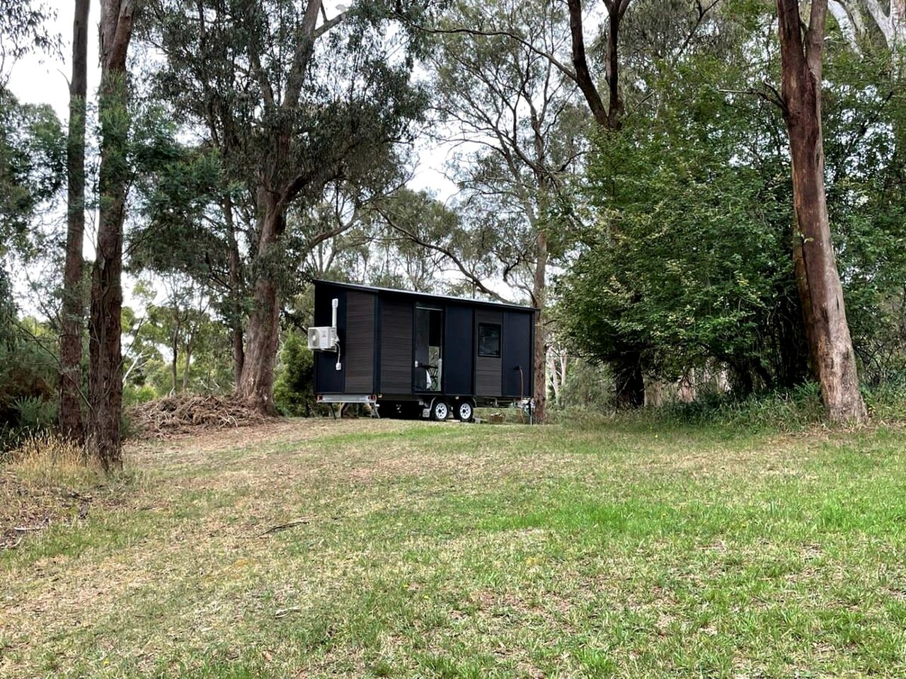 Comfy Tiny House Surrounded by Nature in Victoria