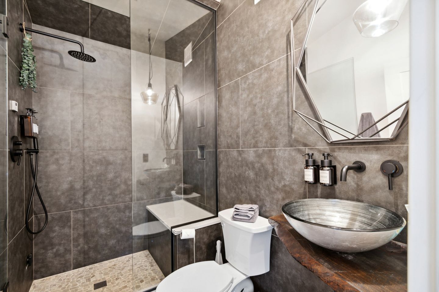 Historic Mountain Lodge Suite with Steam Shower & Hot Tub near Estes Park, Colorado