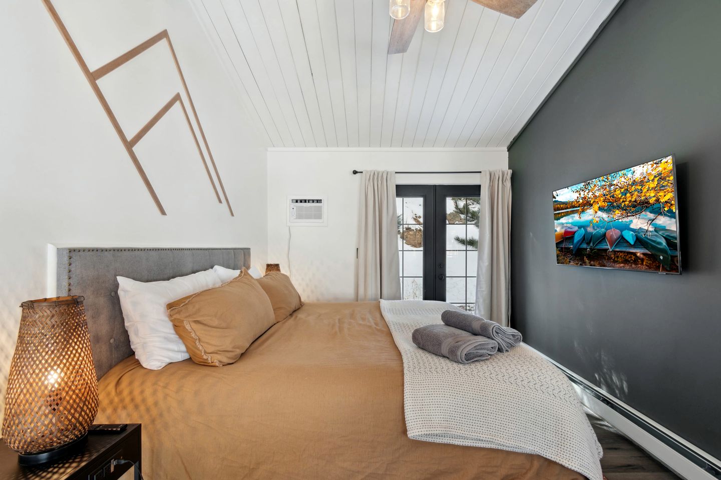 Historic Mountain Lodge Suite with Steam Shower & Hot Tub near Estes Park, Colorado