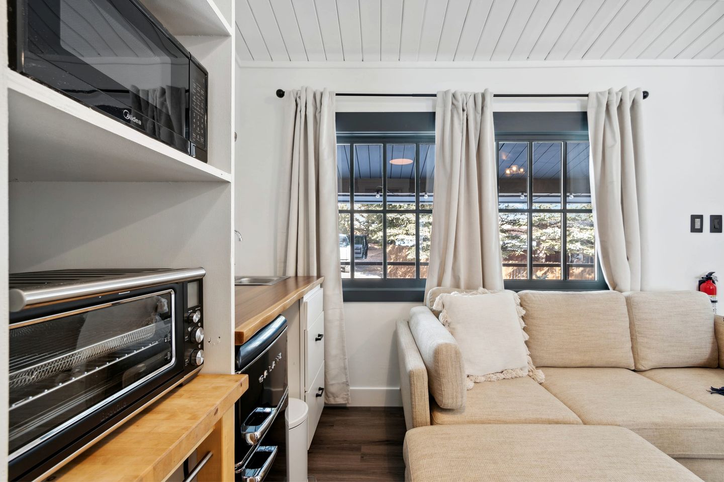 Historic Mountain Lodge Suite with Steam Shower & Hot Tub near Estes Park, Colorado