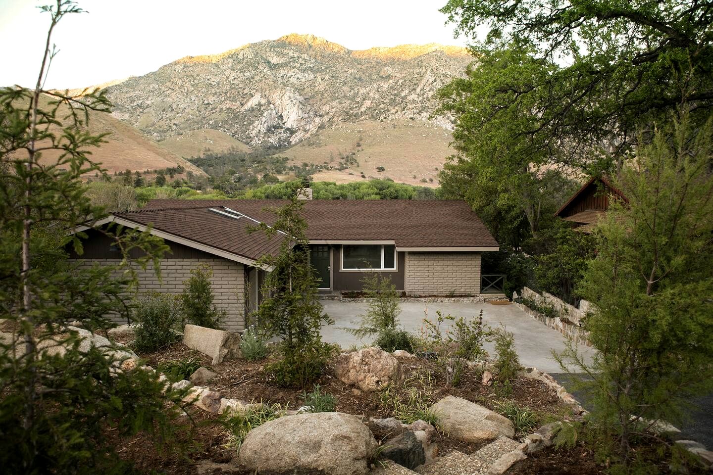 Scenic Riverfront Cabin with Mountain Views on the Kern River near Kernville, CA