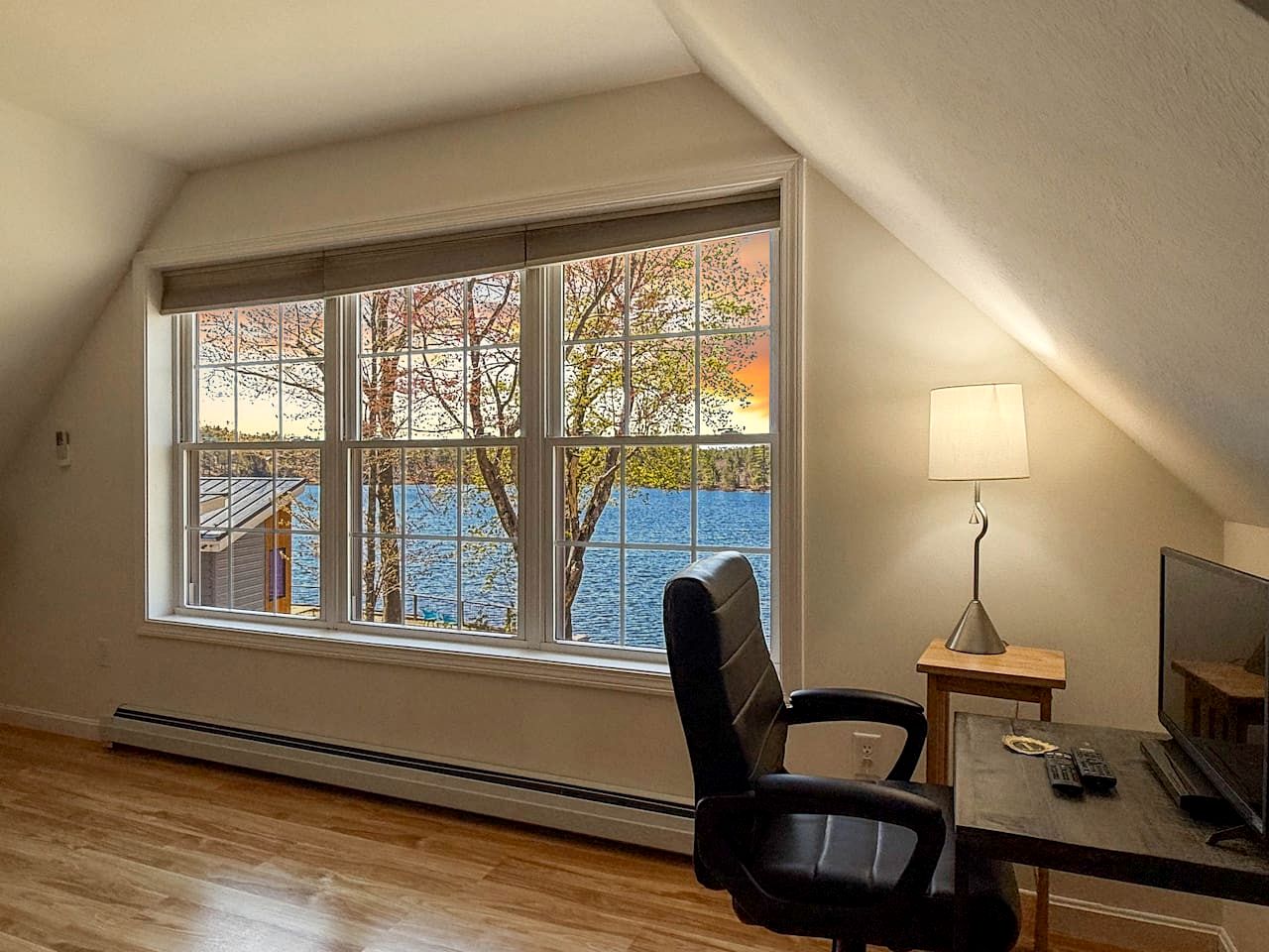 Serene Waterfront Four-Bedroom Retreat in Conway, New Hampshire with Pequawket Pond Views