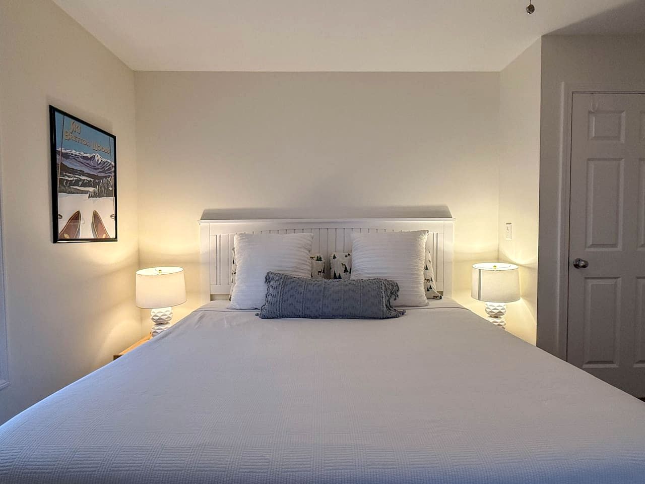 Serene Waterfront Four-Bedroom Retreat in Conway, New Hampshire with Pequawket Pond Views