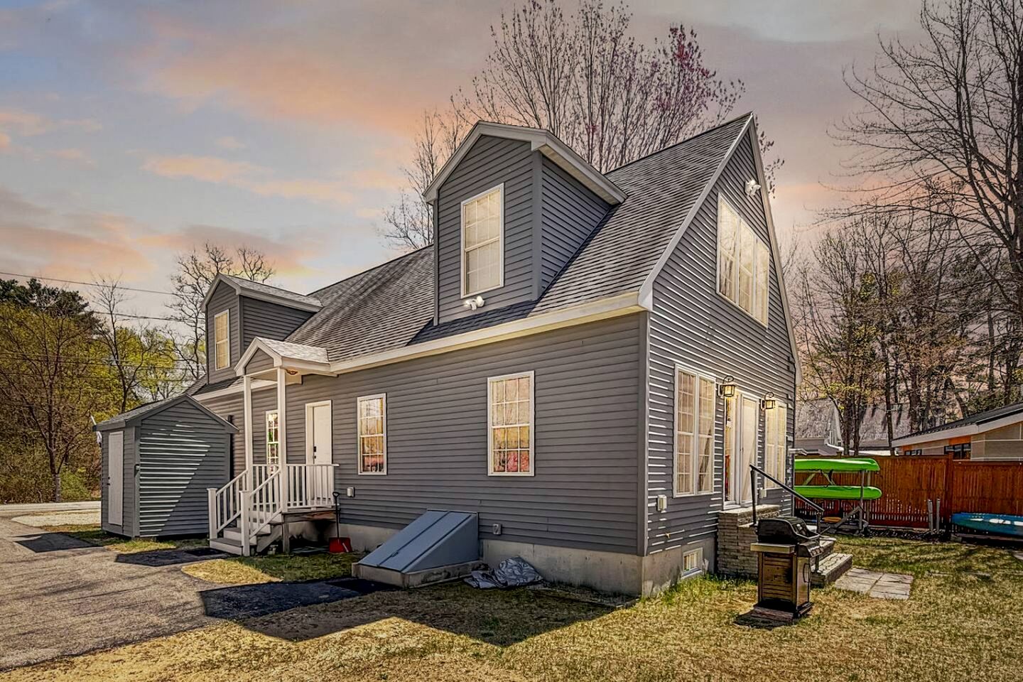 Serene Waterfront Four-Bedroom Retreat in Conway, New Hampshire with Pequawket Pond Views