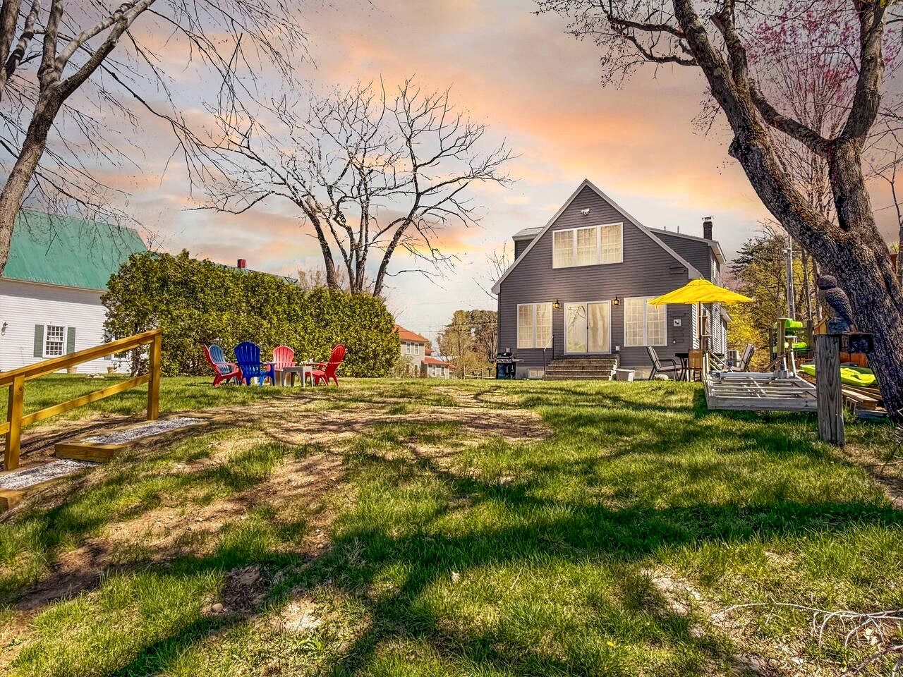 Serene Waterfront Four-Bedroom Retreat in Conway, New Hampshire with Pequawket Pond Views