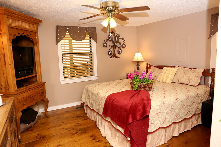 Cabins (Warne, North Carolina, United States)