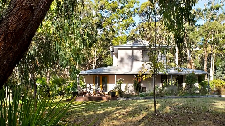 Stunning, Secluded Cottage with Fireplace in Hepburn, Victoria