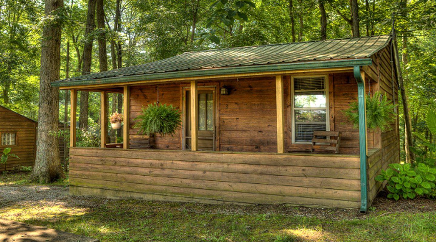 Luxurious and Modern One-Bedroom Cabin Rentals for Two in Somerset, Kentucky