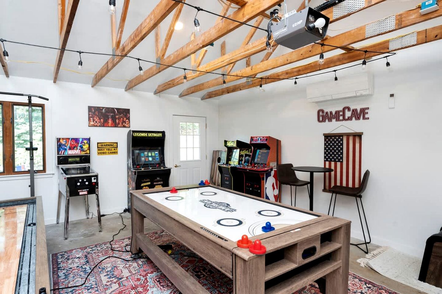 Secluded Luxury Cabin with Private Pond and Hot Tub near Shenandoah National Park, Afton, VA