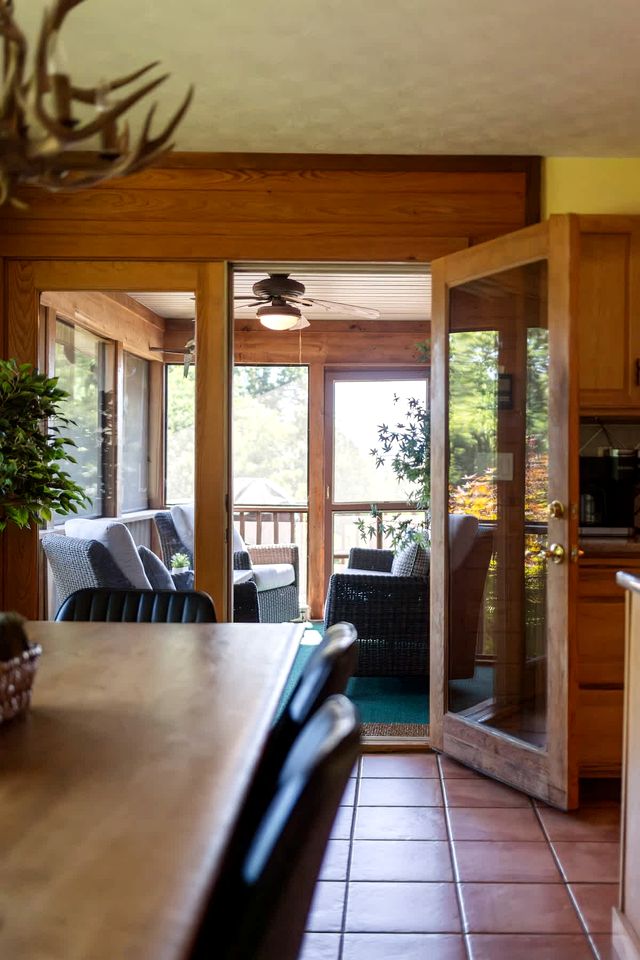 Secluded Luxury Cabin with Private Pond and Hot Tub near Shenandoah National Park, Afton, VA