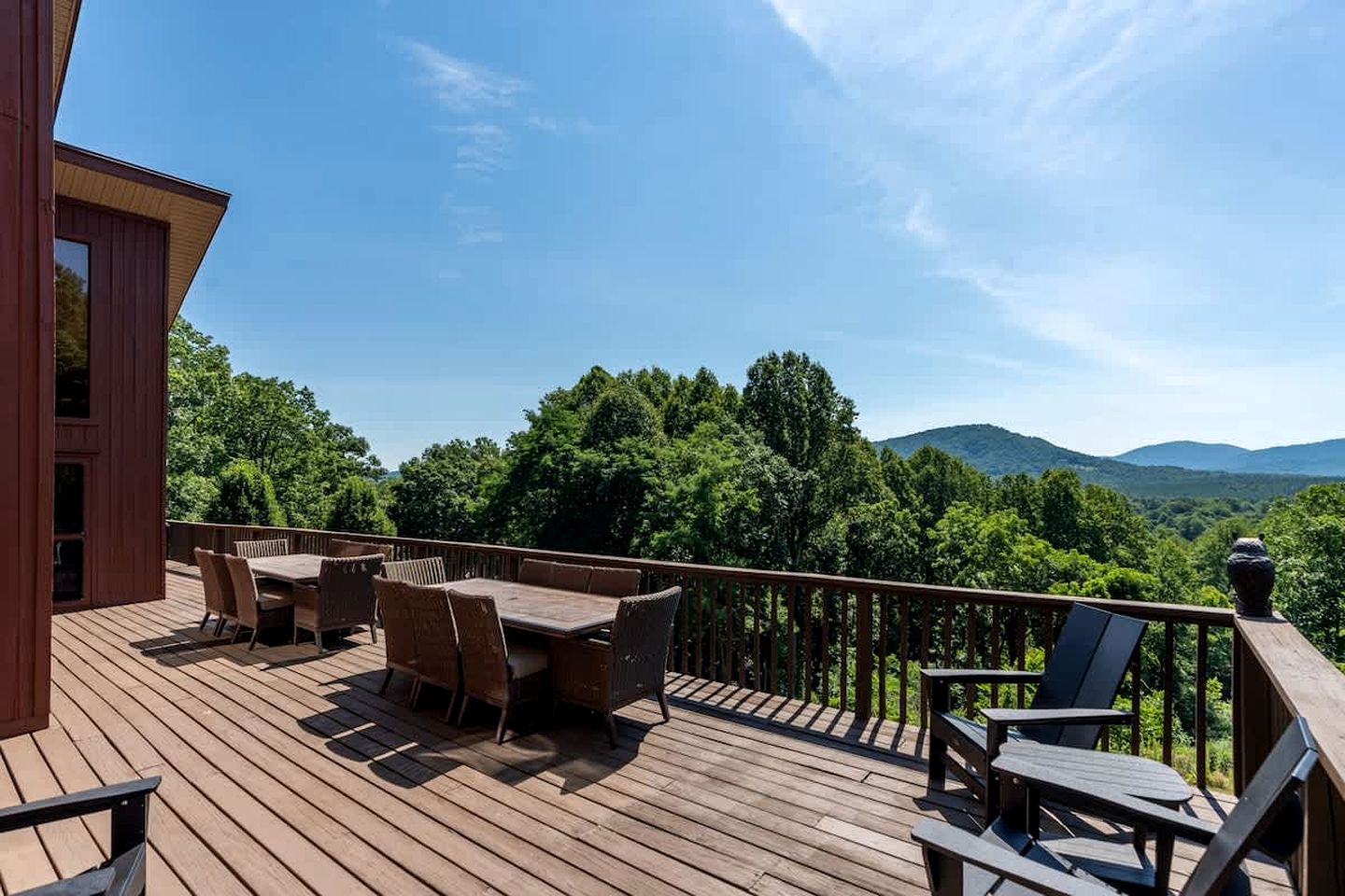 Secluded Luxury Cabin with Private Pond and Hot Tub near Shenandoah National Park, Afton, VA