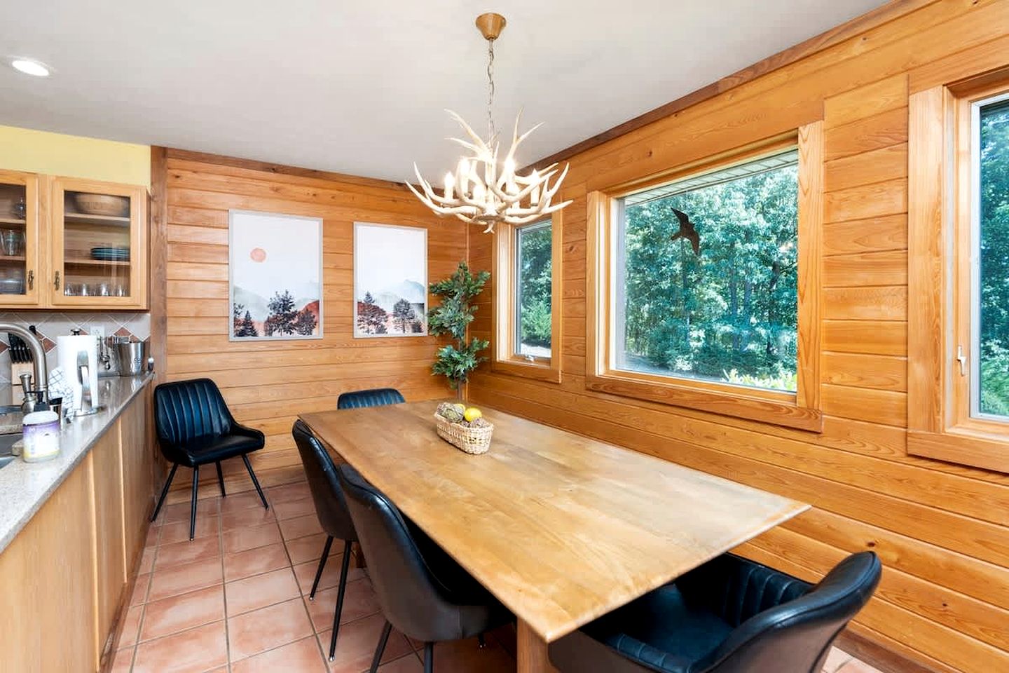 Secluded Luxury Cabin with Private Pond and Hot Tub near Shenandoah National Park, Afton, VA