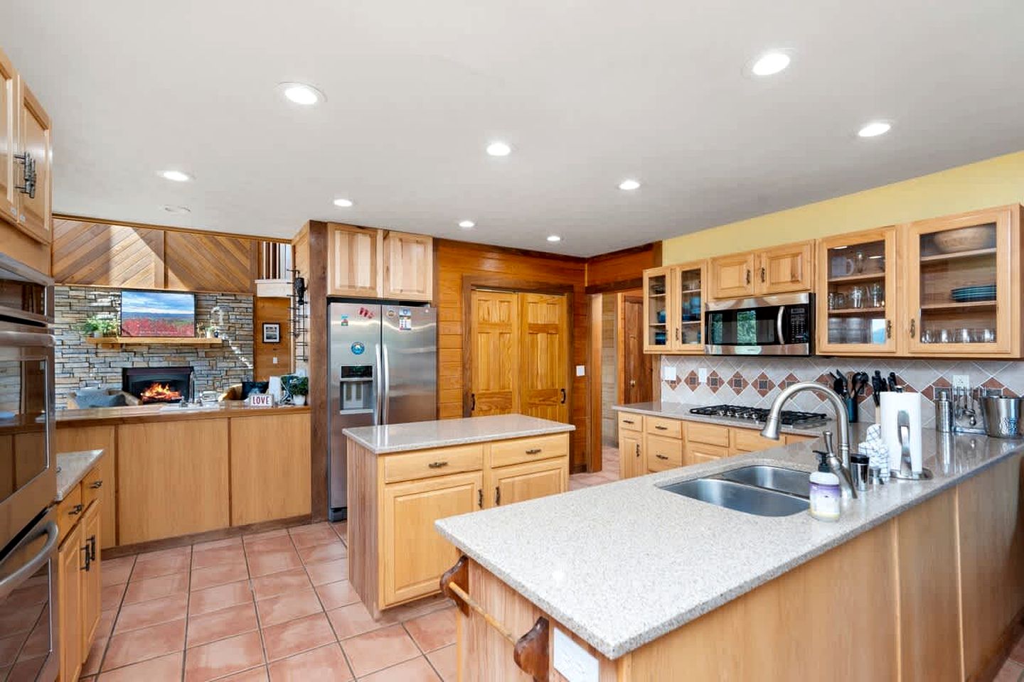 Secluded Luxury Cabin with Private Pond and Hot Tub near Shenandoah National Park, Afton, VA