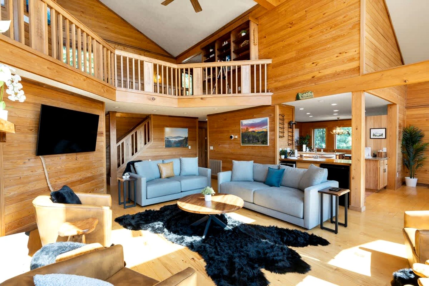 Secluded Luxury Cabin with Private Pond and Hot Tub near Shenandoah National Park, Afton, VA