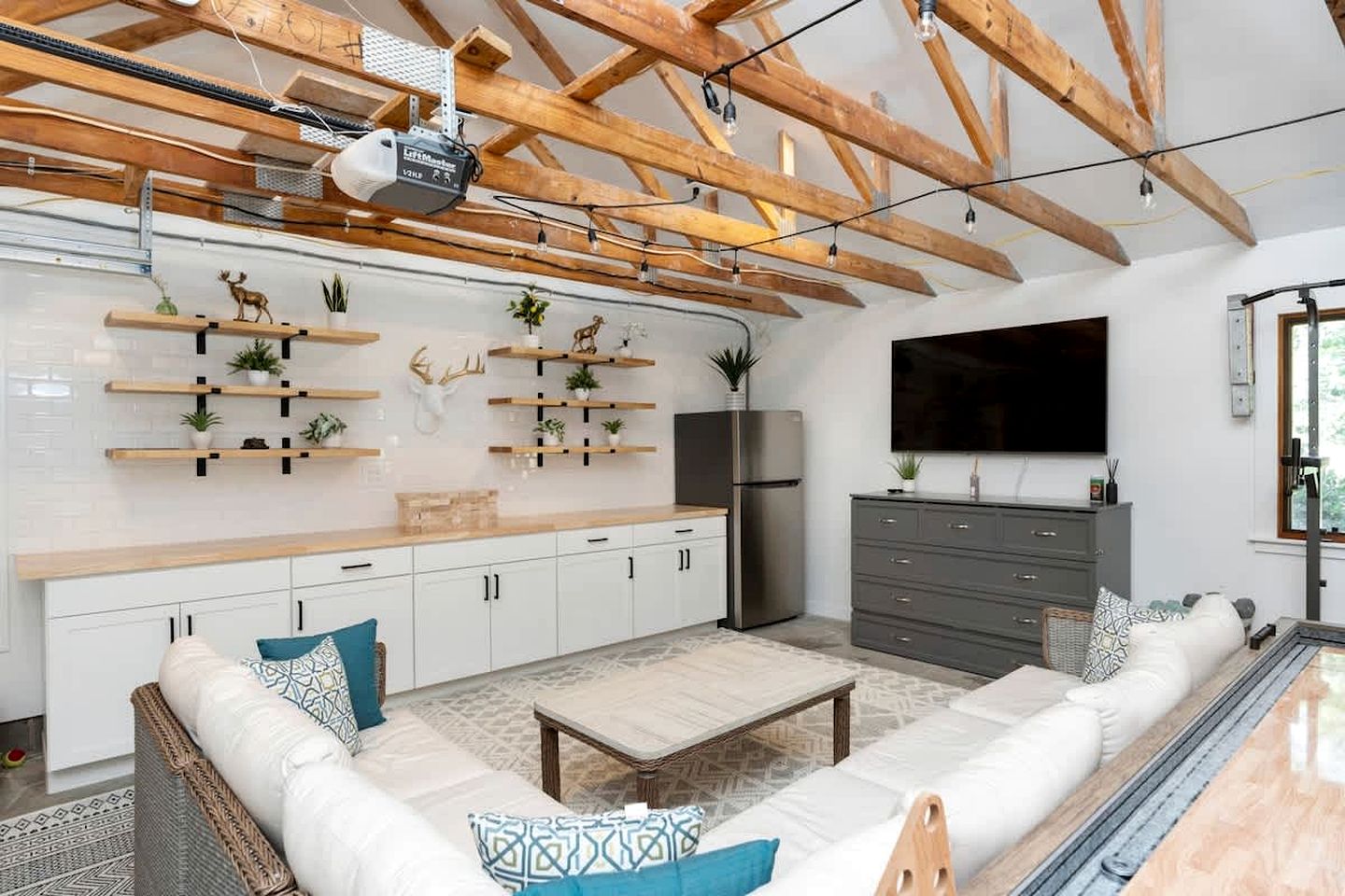 Secluded Luxury Cabin with Private Pond and Hot Tub near Shenandoah National Park, Afton, VA