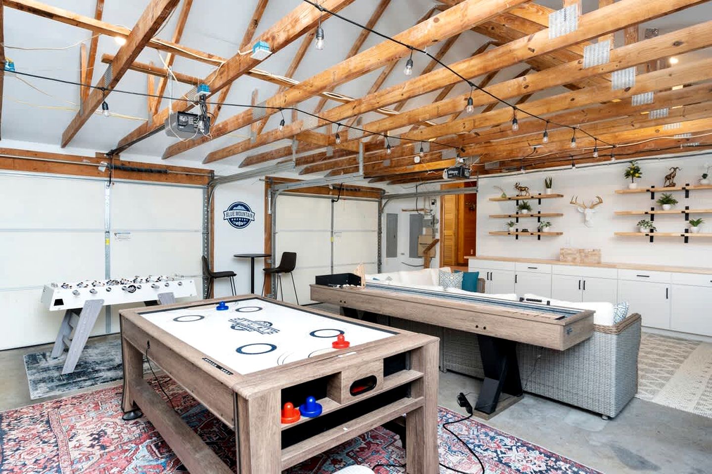 Secluded Luxury Cabin with Private Pond and Hot Tub near Shenandoah National Park, Afton, VA