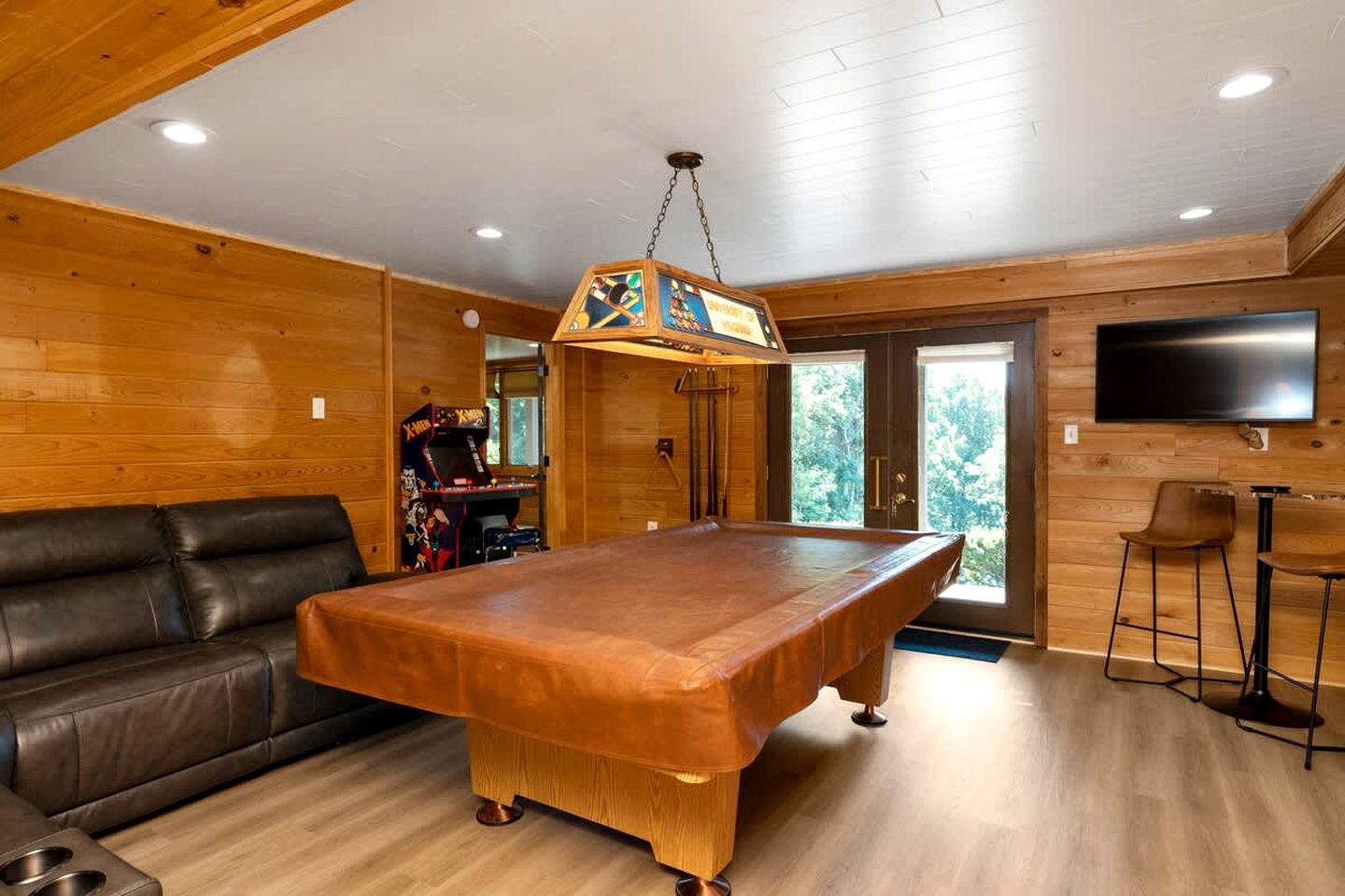 Secluded Luxury Cabin with Private Pond and Hot Tub near Shenandoah National Park, Afton, VA