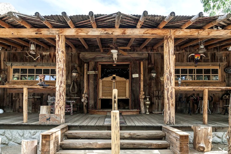 Barns (St. Morongo Valley, California, United States)