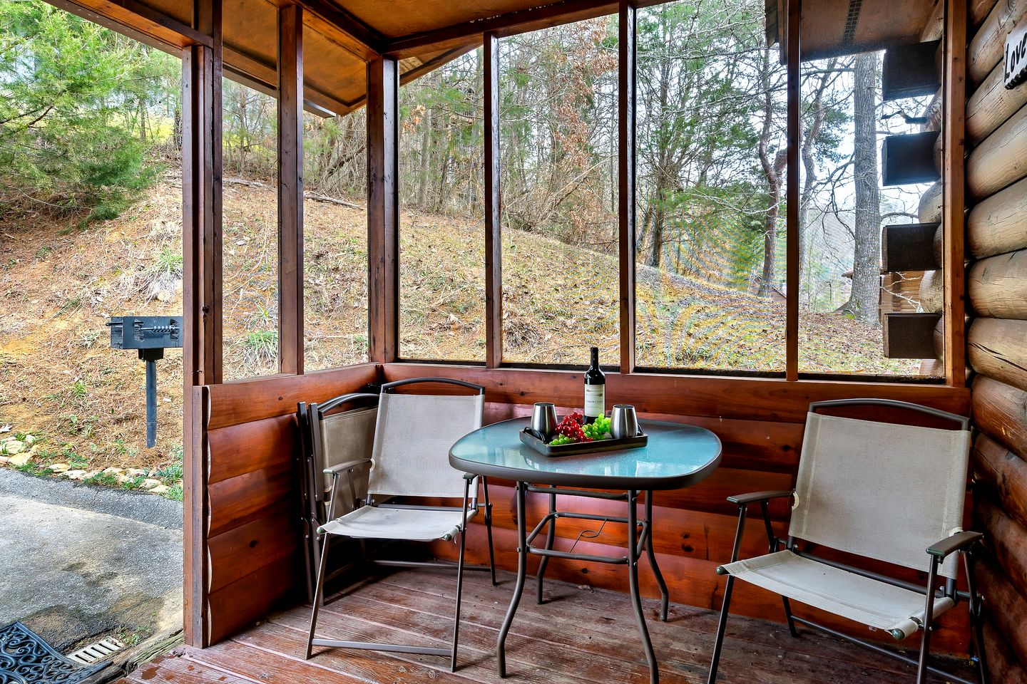 Relaxing Cabin with Hot-tub and Pool Table in Sevierville, Tennessee