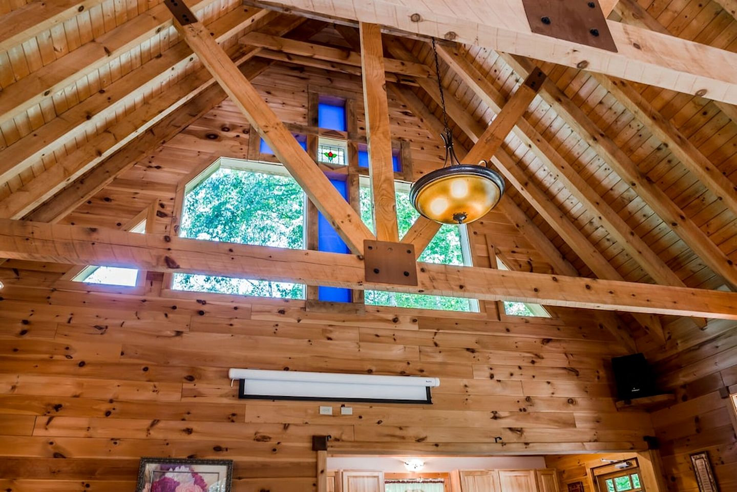 Lovely Cabin with Hot-tub and Fireplace in Cleveland, Georgia