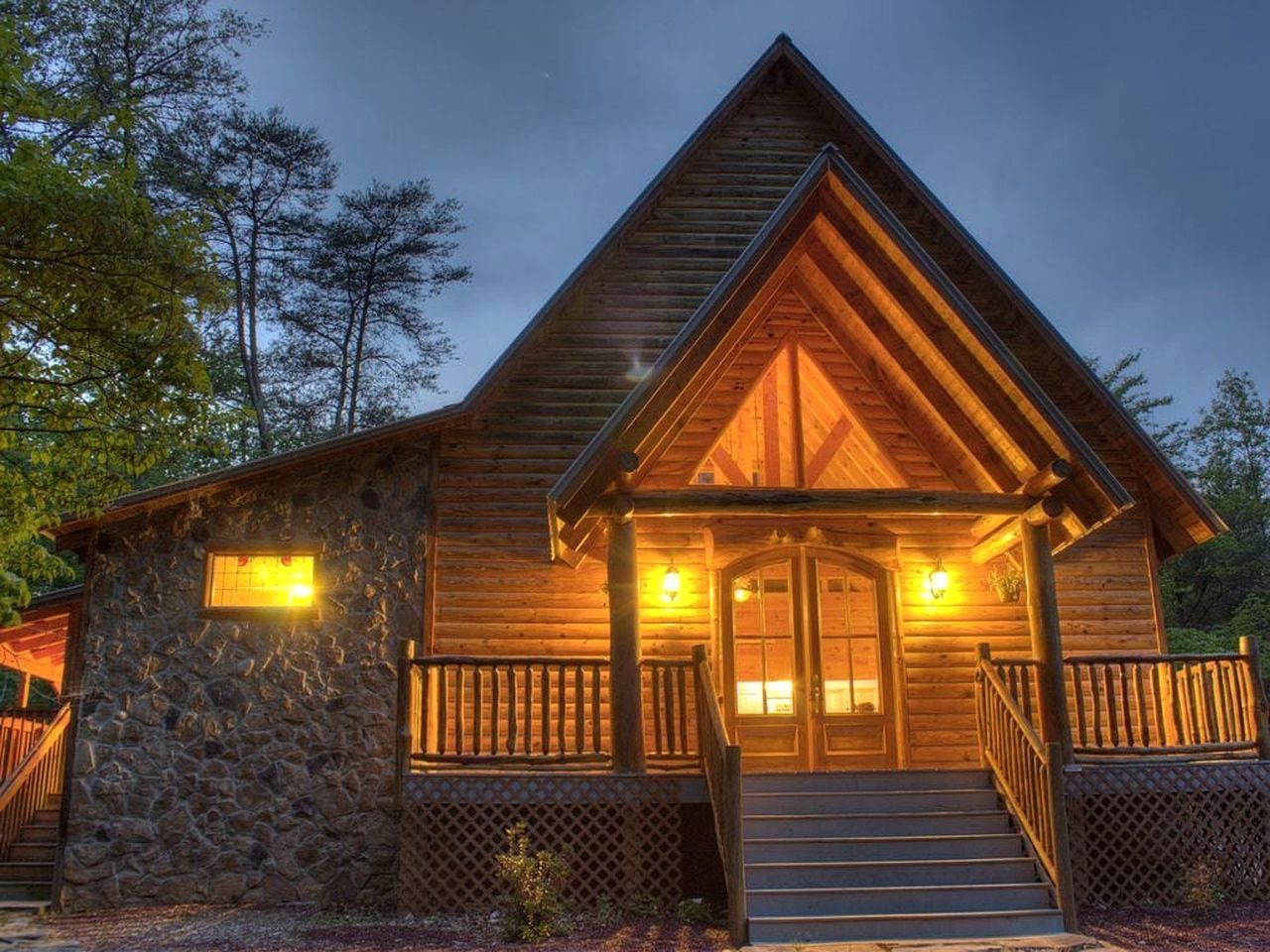 Lovely Cabin with Hot-tub and Fireplace in Cleveland, Georgia