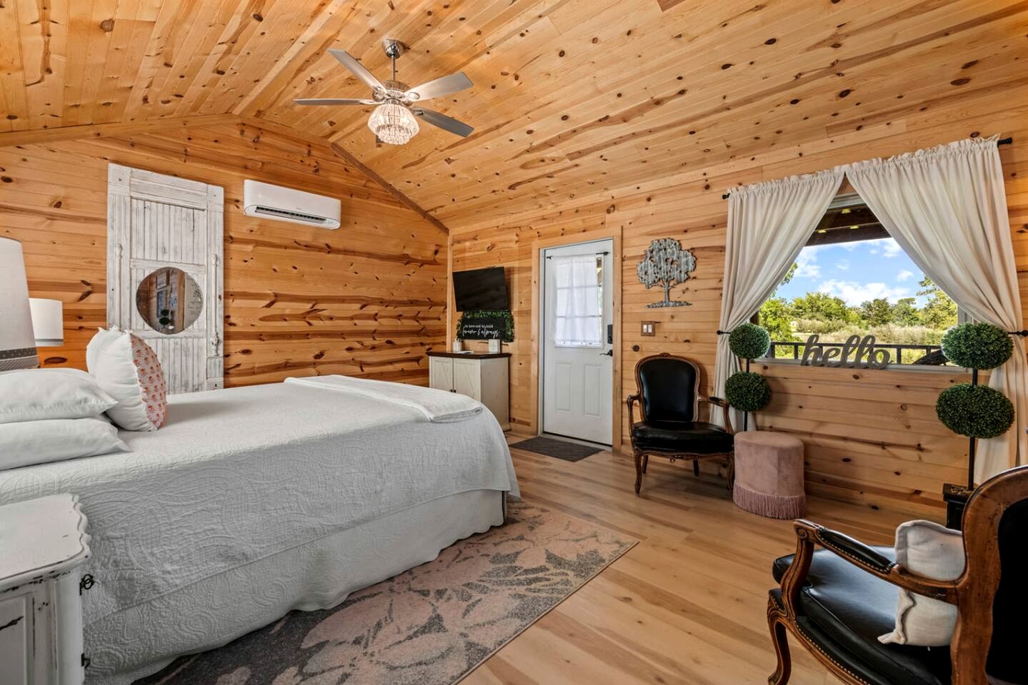 Lovely Cabin Rental in Fredericksburg with a Hot Tub