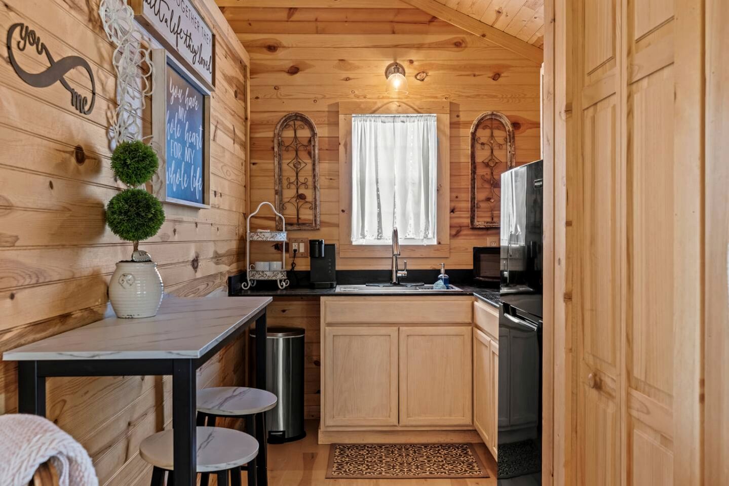 Lovely Cabin Rental in Fredericksburg with a Hot Tub