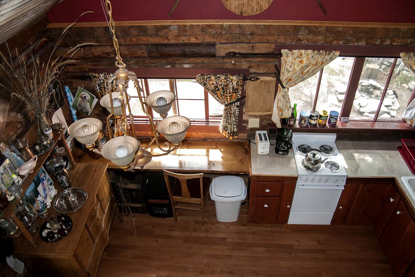 Lovely Cabin Rental with an Antique Iron Tub near Nathrop, Colorado
