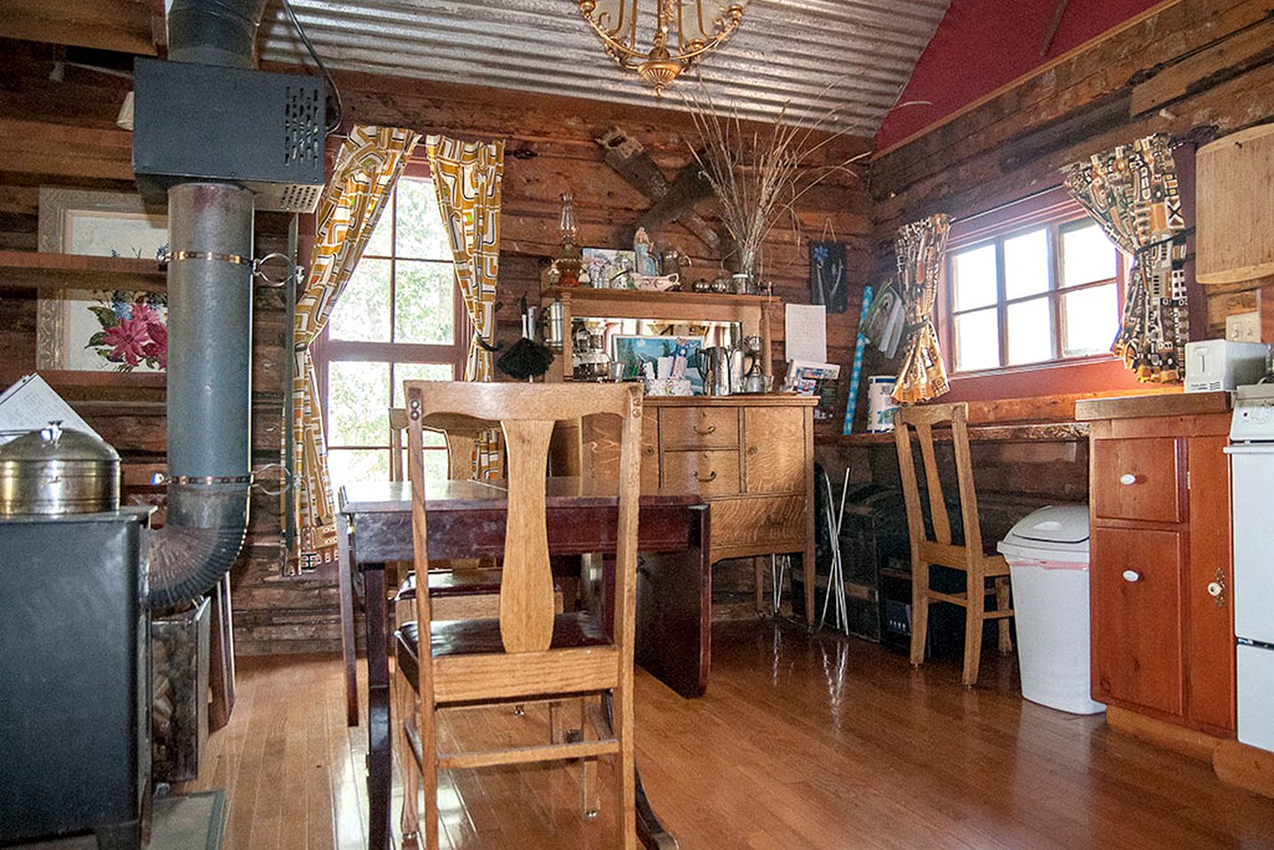 Lovely Cabin Rental with an Antique Iron Tub near Nathrop, Colorado