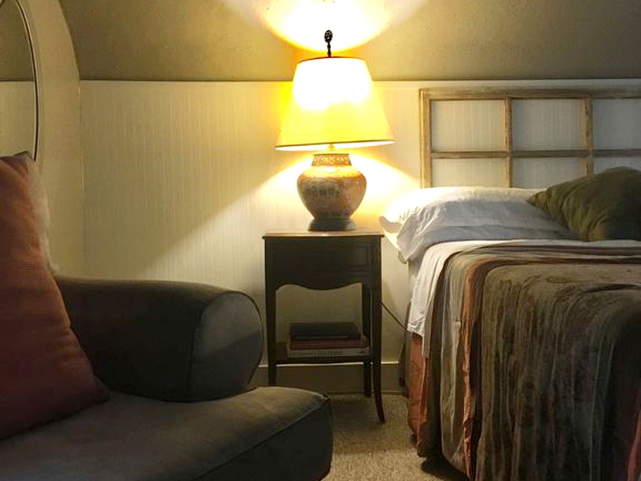 Lovely Cottage Rental with a Pool and Stunning Garden near Grand Rapids in Michigan